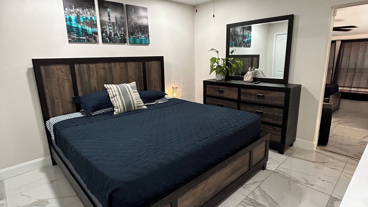 Photo of Bedroom in Town N County Park