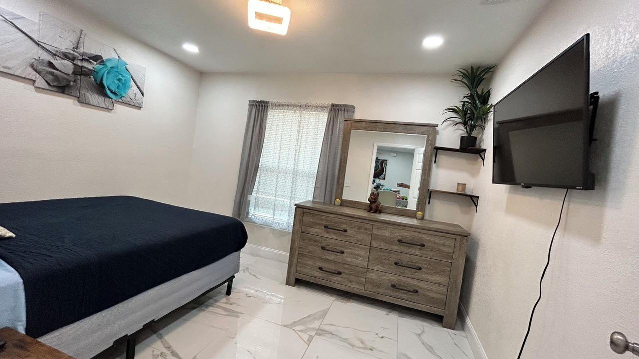 Photo of Bedroom in Town N County Park