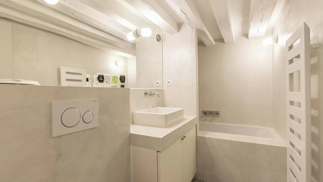 Photo of Bathroom in 4th Arrondissement