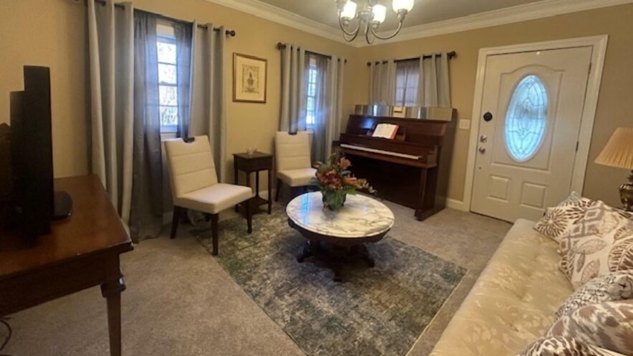 Photo of Livingroom in Summerville Historic District