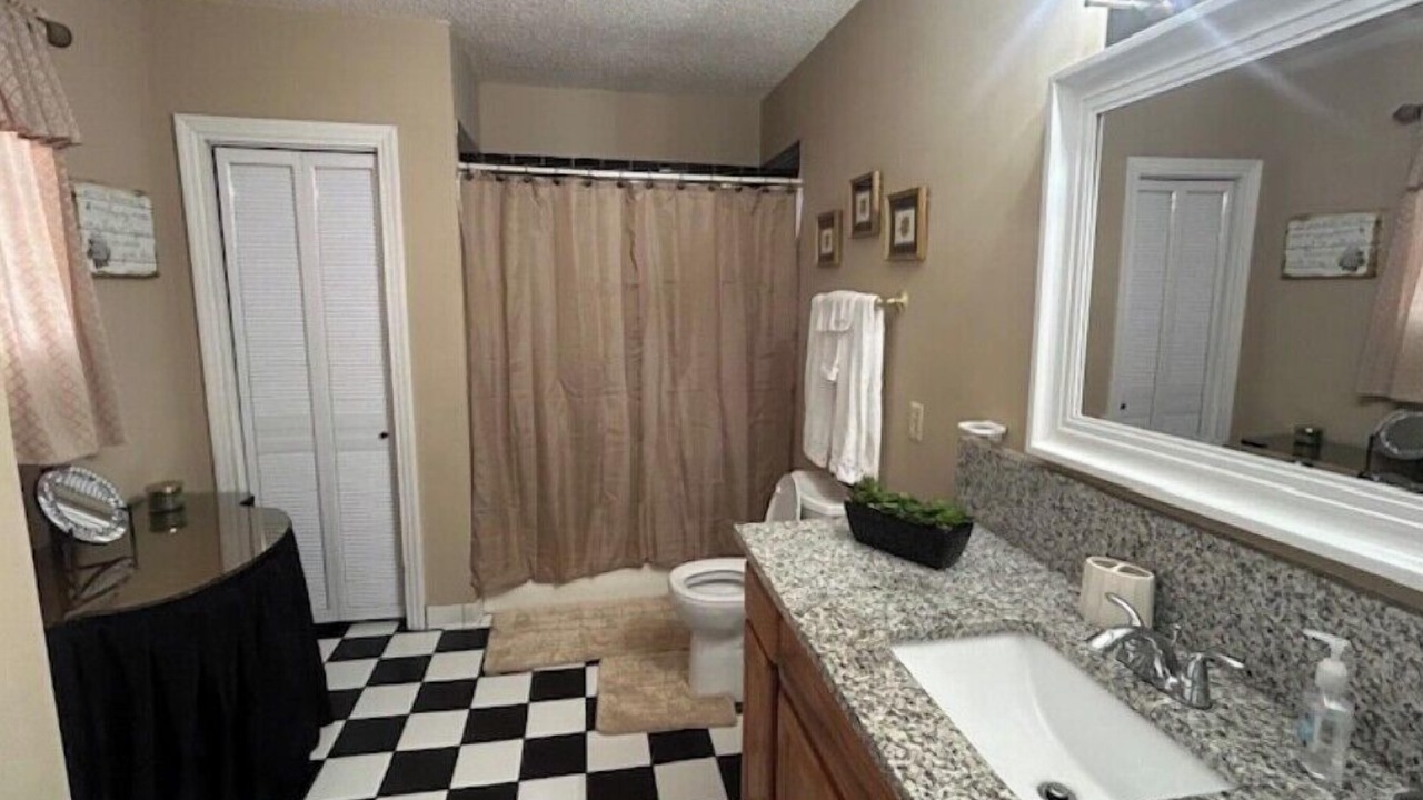 Photo of Bathroom in Summerville Historic District