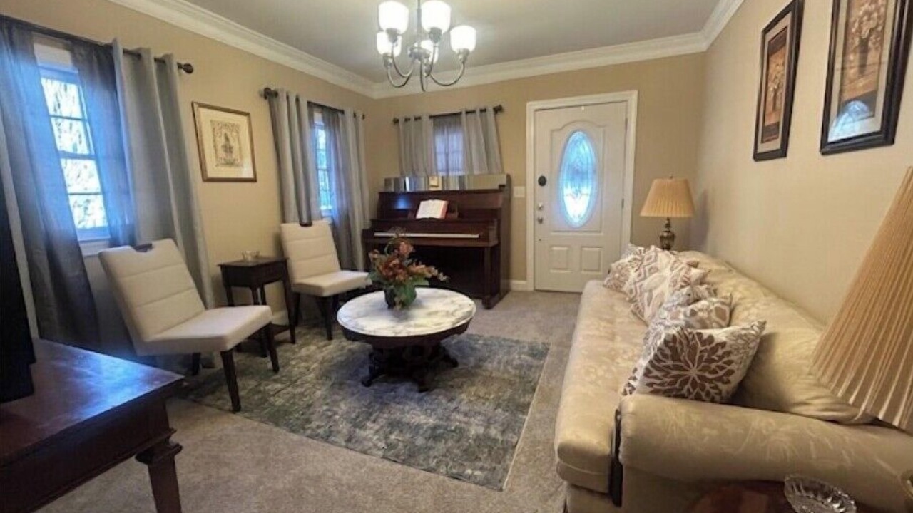 Photo of Livingroom in Summerville Historic District