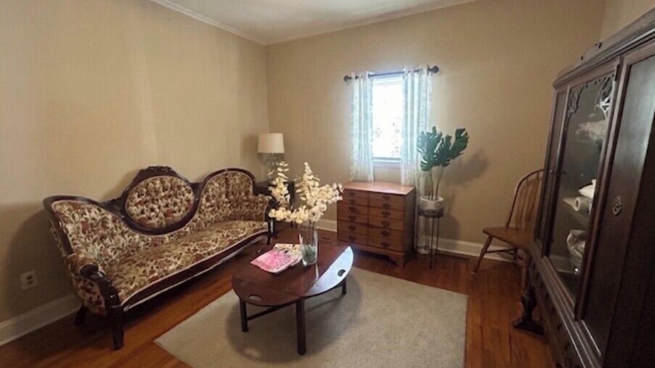 Photo of Livingroom in Summerville Historic District