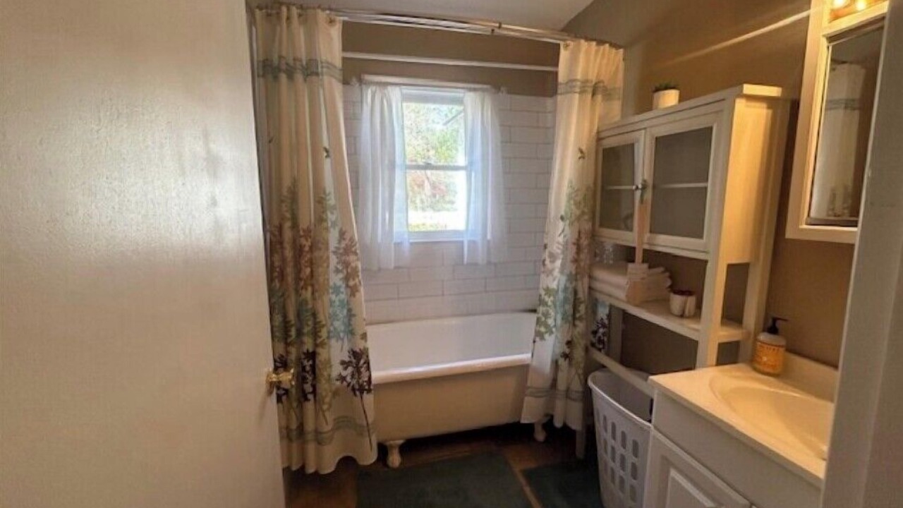 Photo of Bathroom in Summerville Historic District