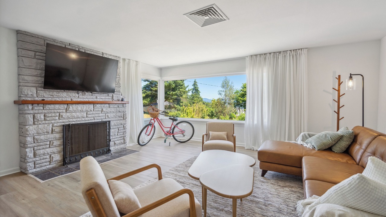 Photo of Livingroom in SeaTac