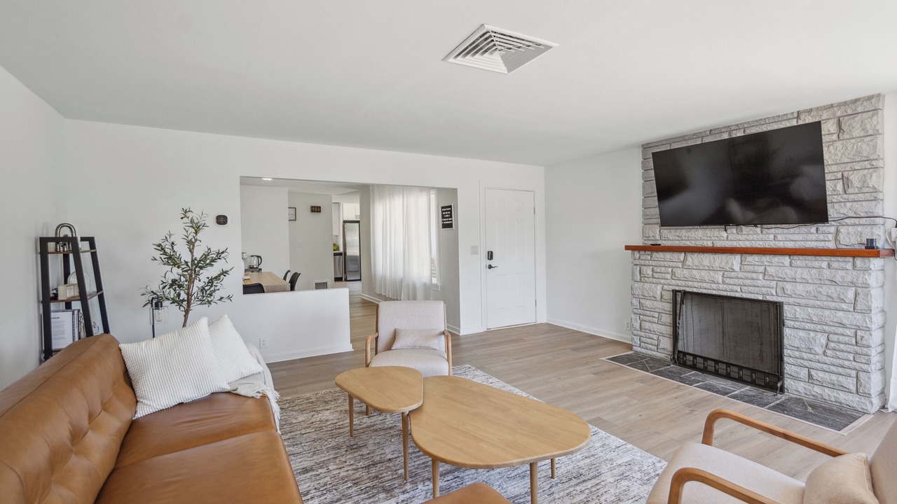 Photo of Livingroom in SeaTac