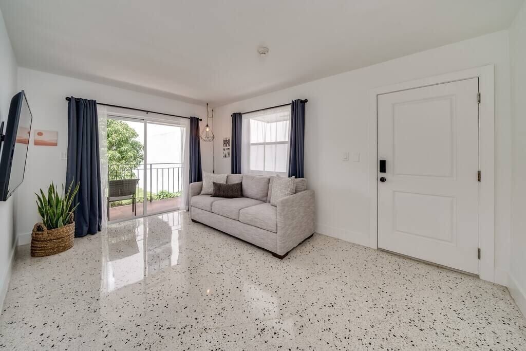 Photo of Livingroom in Midtown