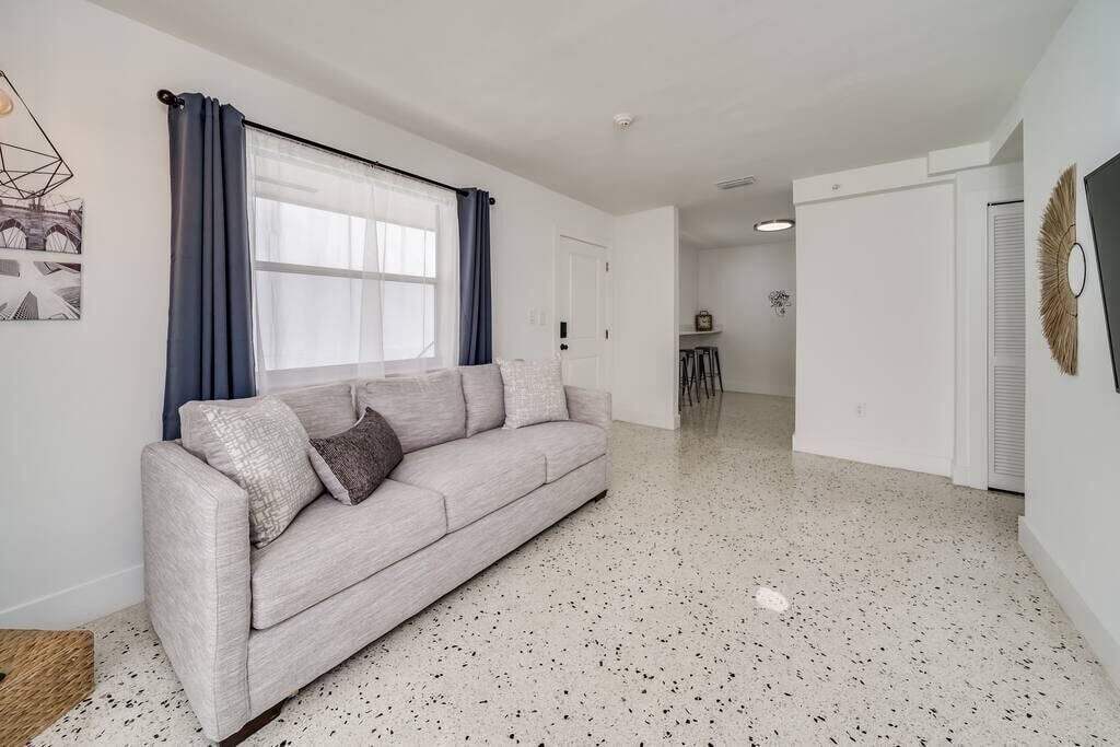 Photo of Livingroom in Midtown