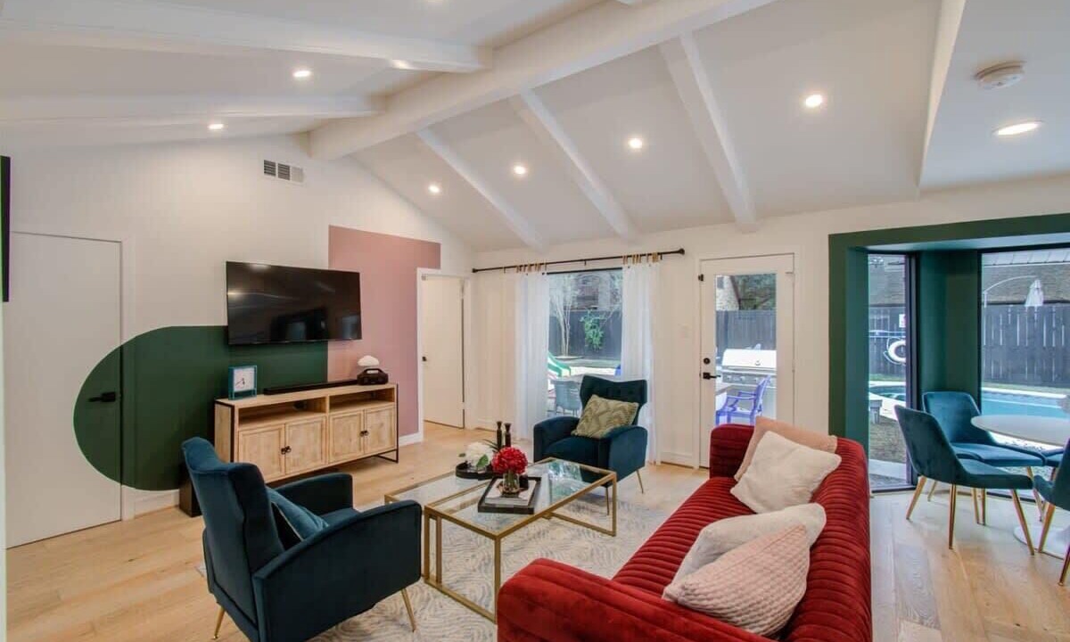 Photo of Livingroom in Spring Branch Central