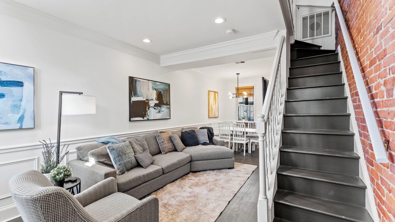 Photo of Livingroom in Truxton Circle