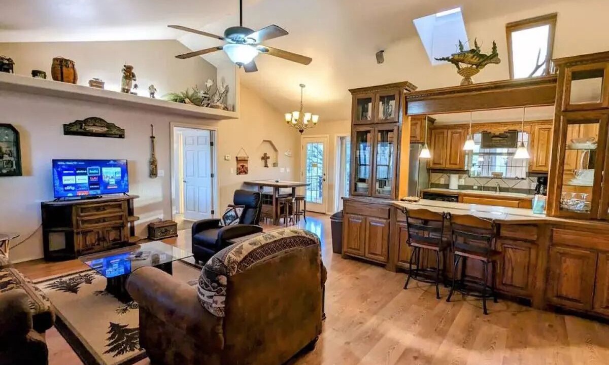 Photo of Livingroom in Hennepin