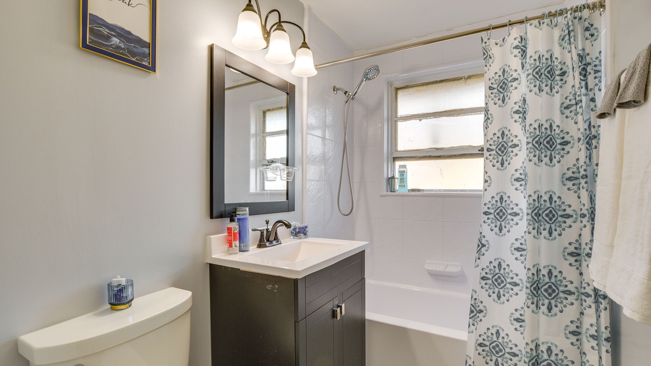 Photo of Bathroom in Country Club Hills