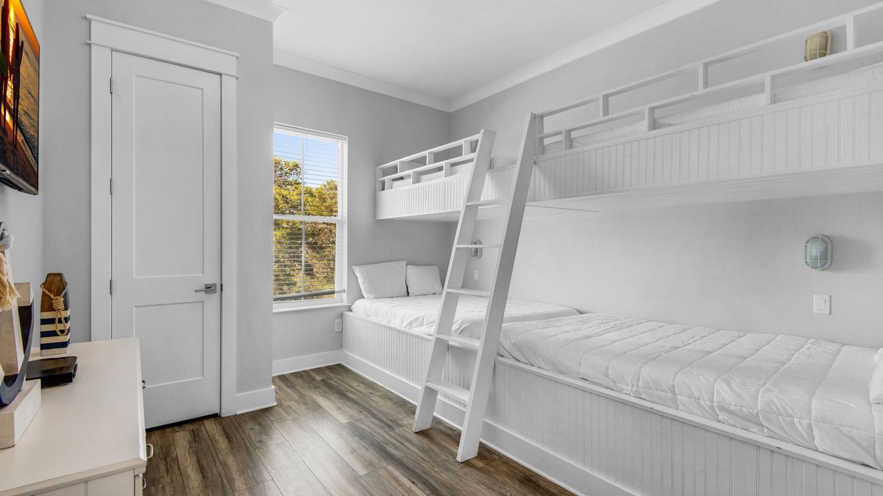 Photo of Bedroom in Emerald Waters Village