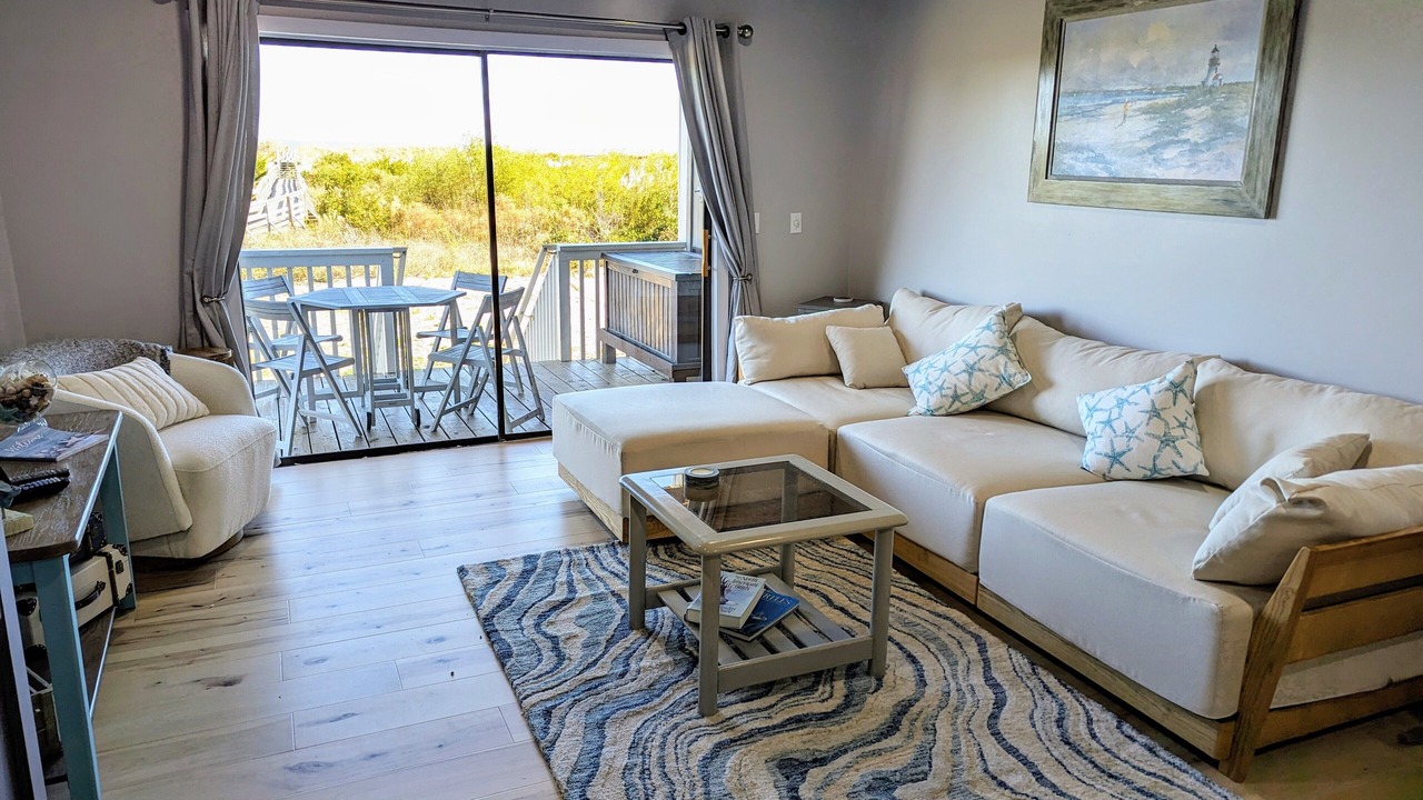 Photo of Livingroom in Oceanmarsh Subdivision