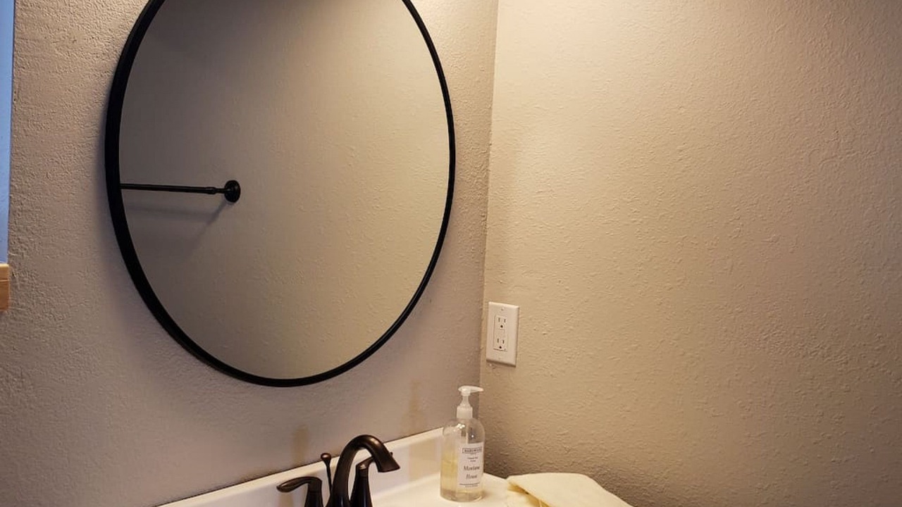Photo of Bathroom in Emigrant