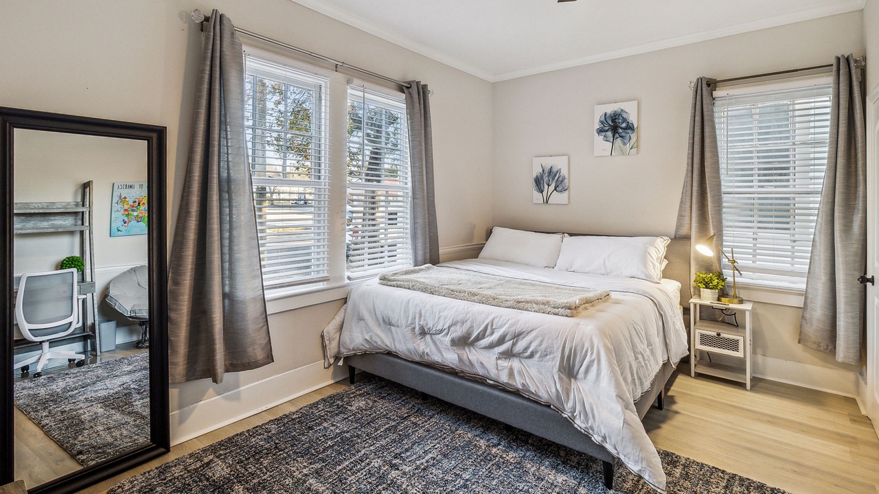 Photo of Bedroom in Metropolitan