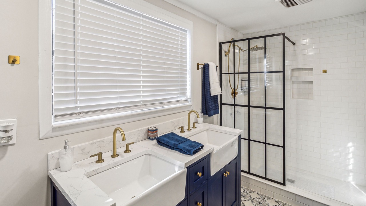Photo of Bathroom in Metropolitan