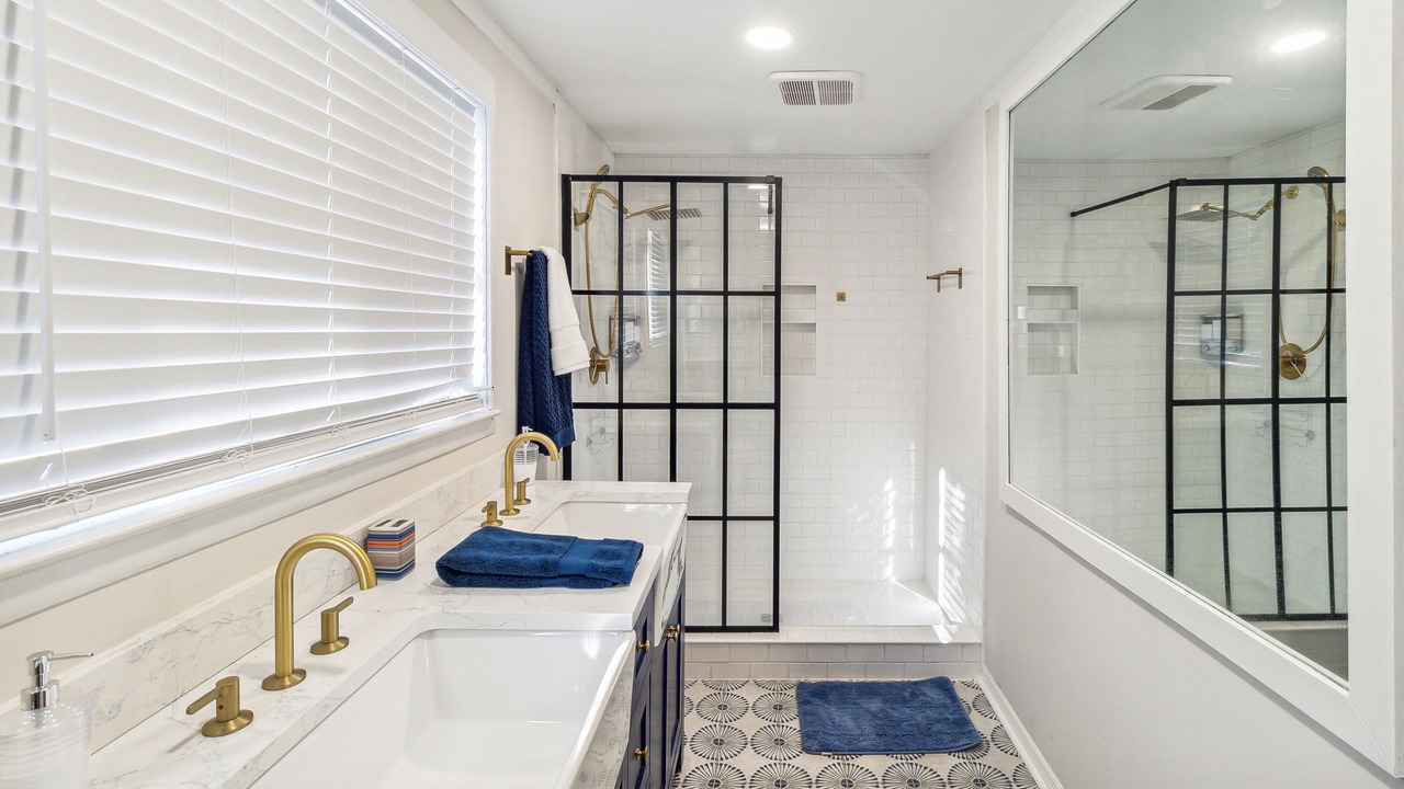 Photo of Bathroom in Metropolitan