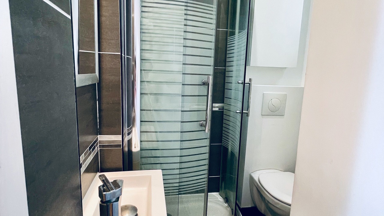 Photo of Bathroom in Suresnes