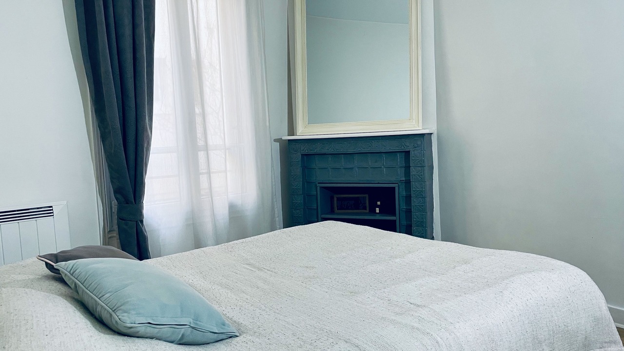Photo of Bedroom in Suresnes
