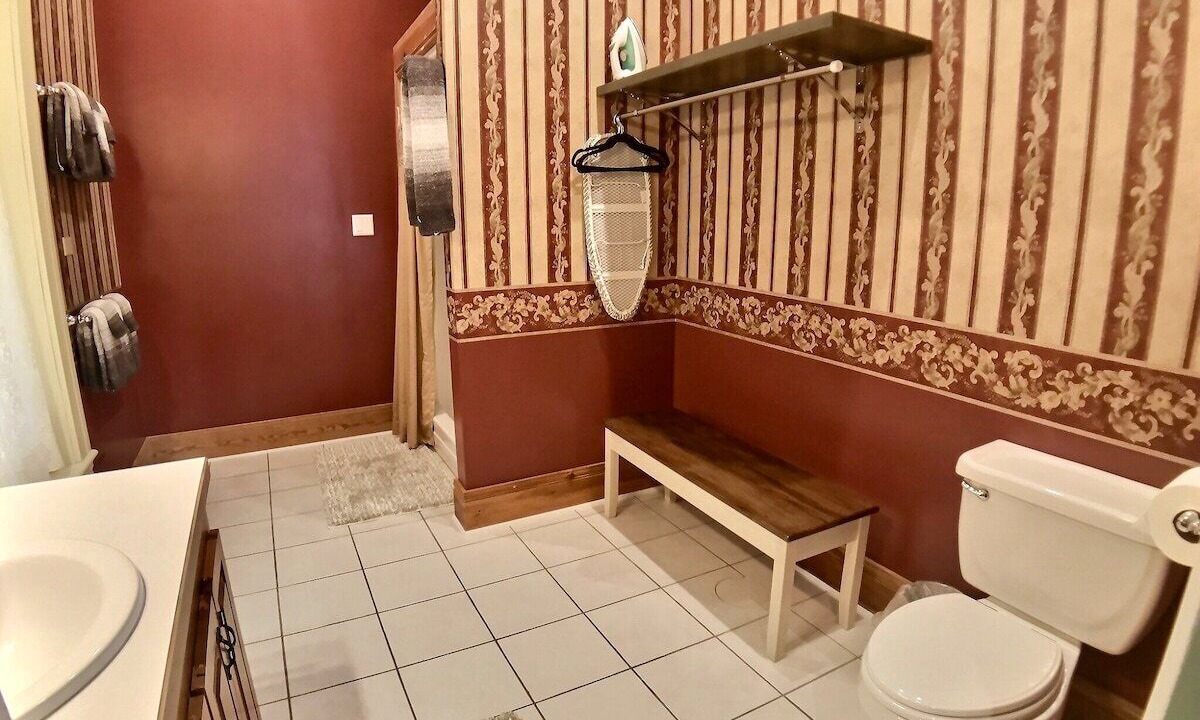 Photo of Bathroom in Eureka Springs Historic District