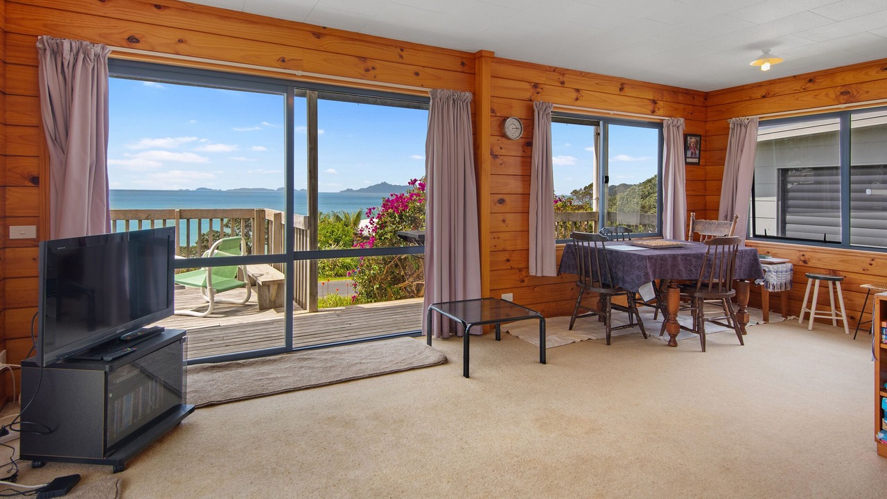 Photo of Livingroom in Langs Beach