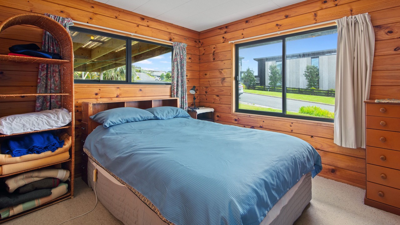Photo of Bedroom in Langs Beach