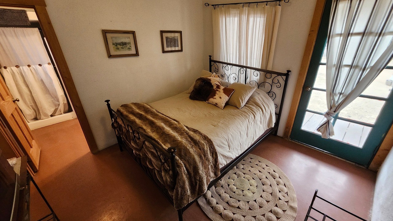 Photo of Bedroom in Oracle