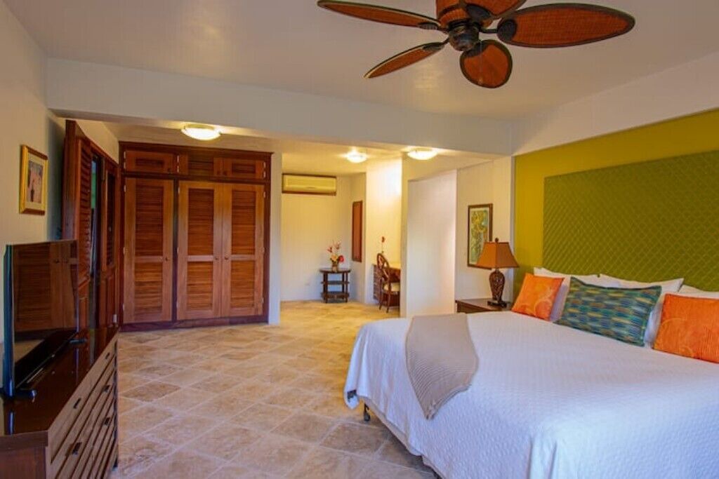Photo of Bedroom in Maunday's Bay