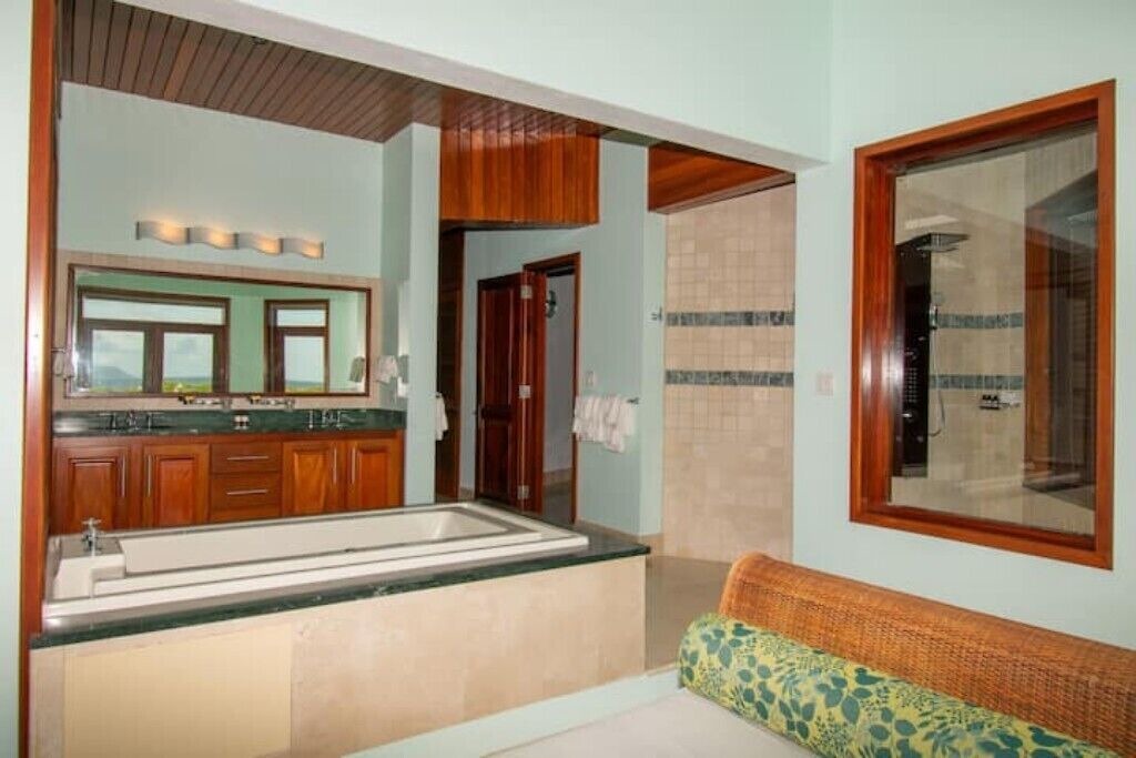 Photo of Bathroom in Maunday's Bay