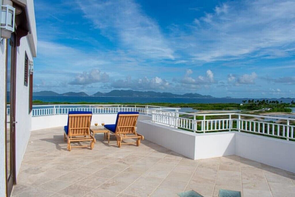Photo of Patio Balcony in Maunday's Bay