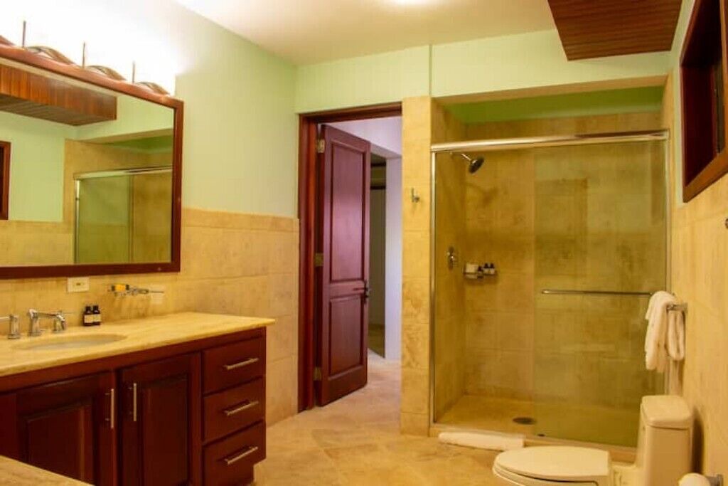 Photo of Bathroom in Maunday's Bay