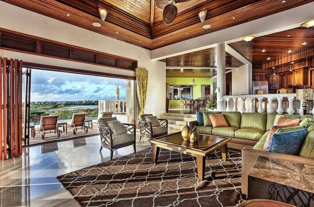 Photo of Livingroom in Maunday's Bay