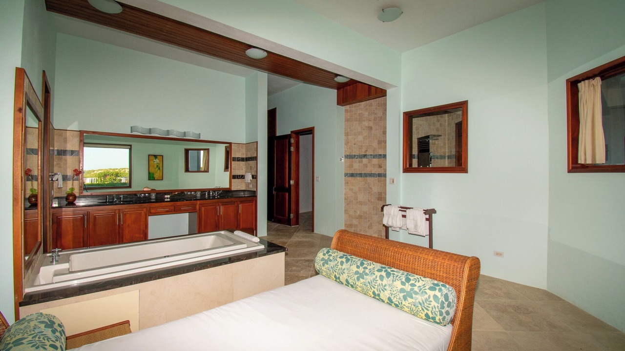 Photo of Bathroom in Maunday's Bay