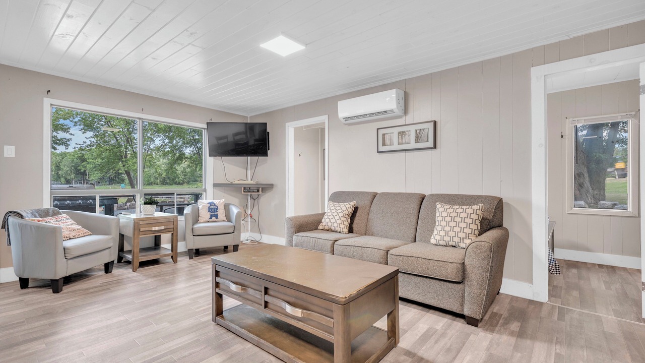 Photo of Livingroom in Centre Hastings