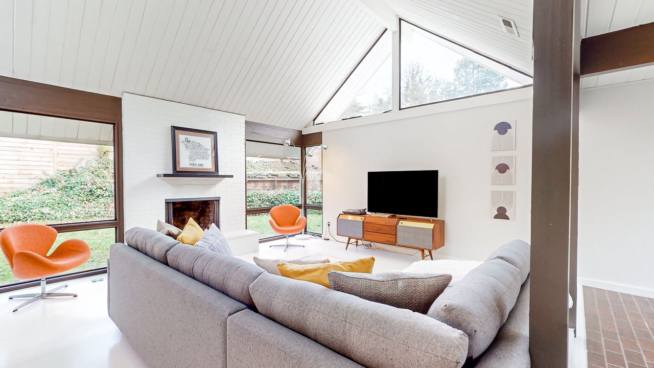 Photo of Livingroom in Garden Home-Whitford