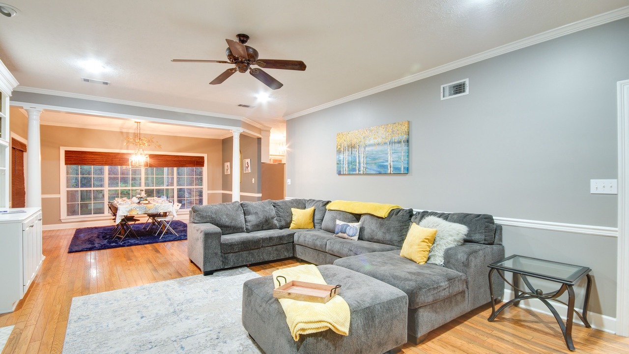Photo of Livingroom in Tougaloo