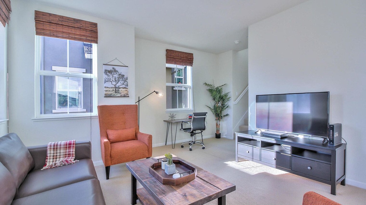 Photo of Livingroom in Newhall