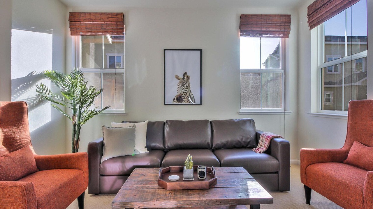 Photo of Livingroom in Newhall