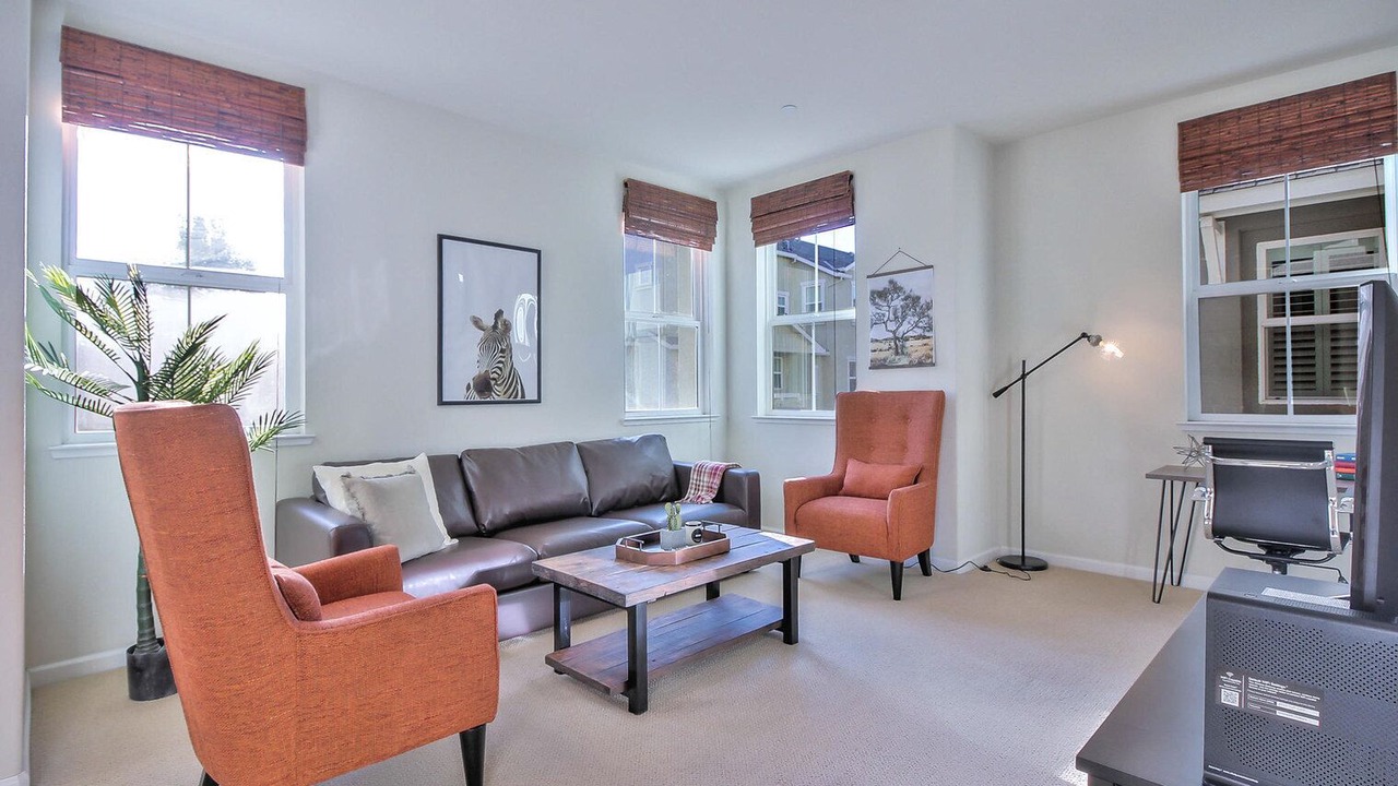 Photo of Livingroom in Newhall