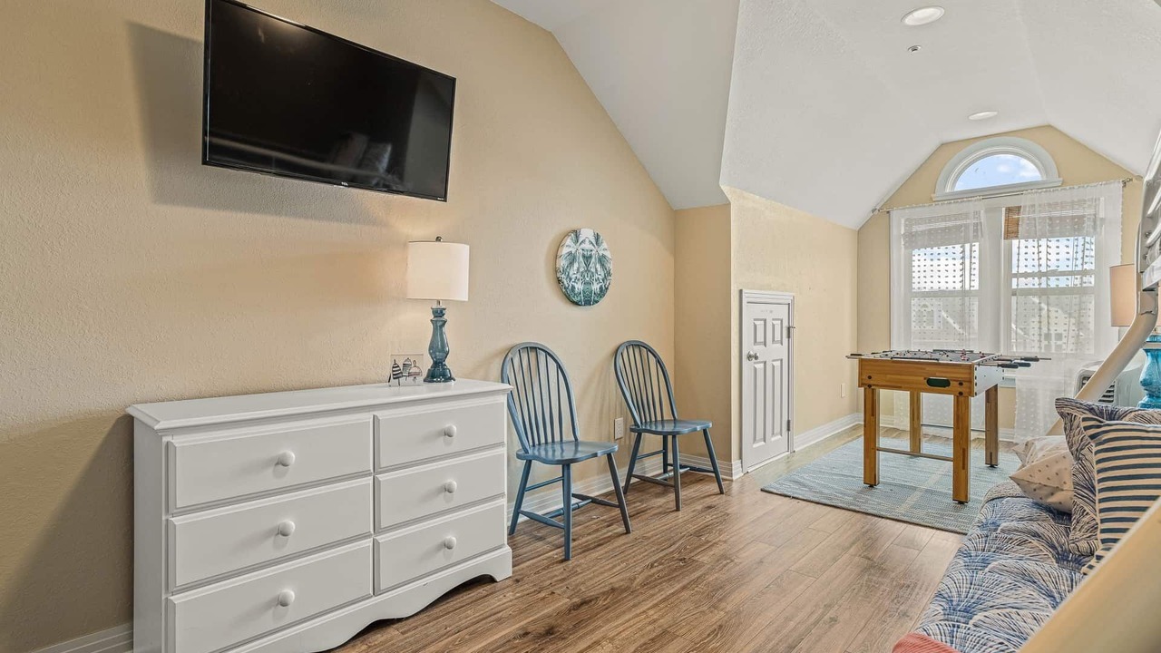 Photo of Livingroom in Bermuda Bay