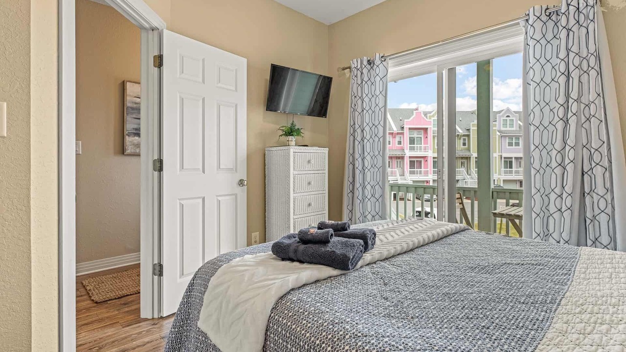 Photo of Bedroom in Bermuda Bay