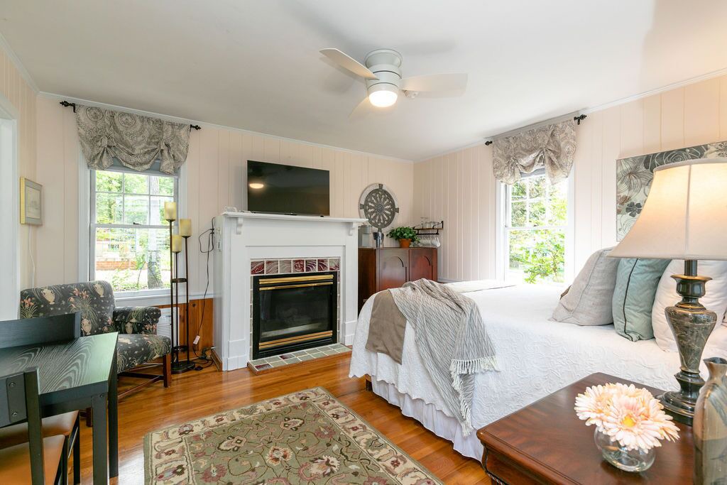 Photo of Bedroom in Weaverville