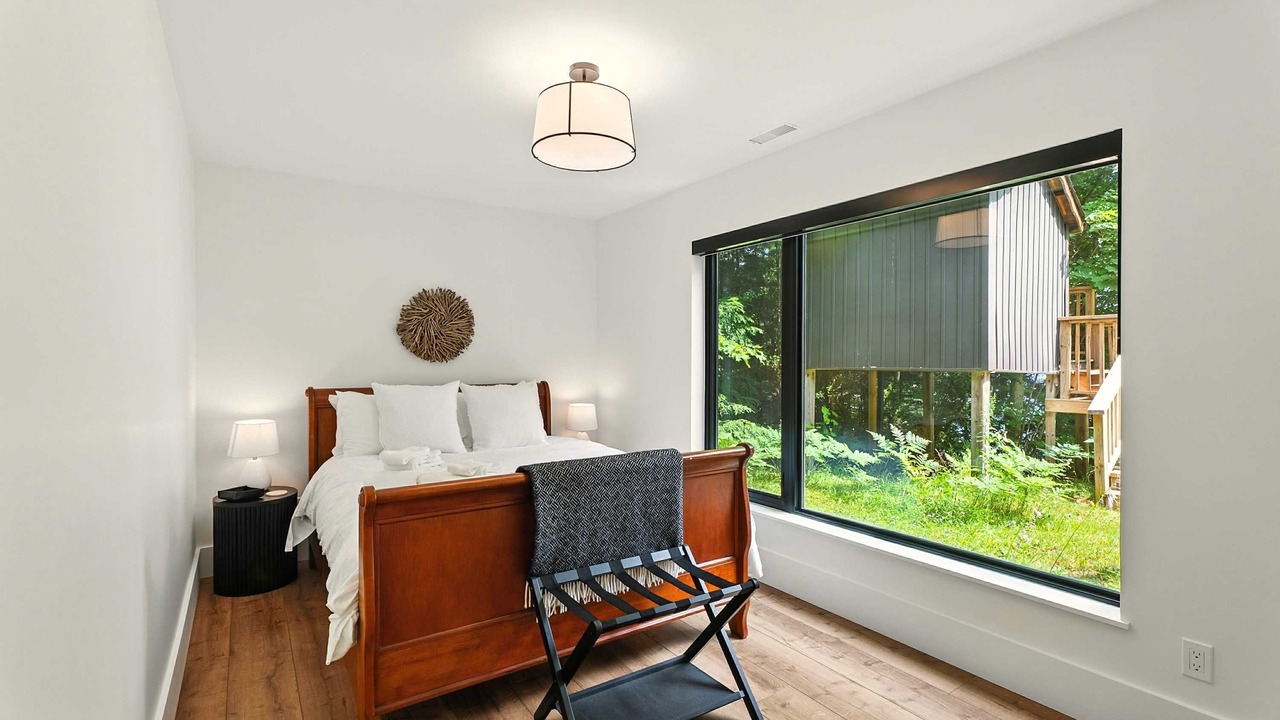 Photo of Bedroom in Baysville
