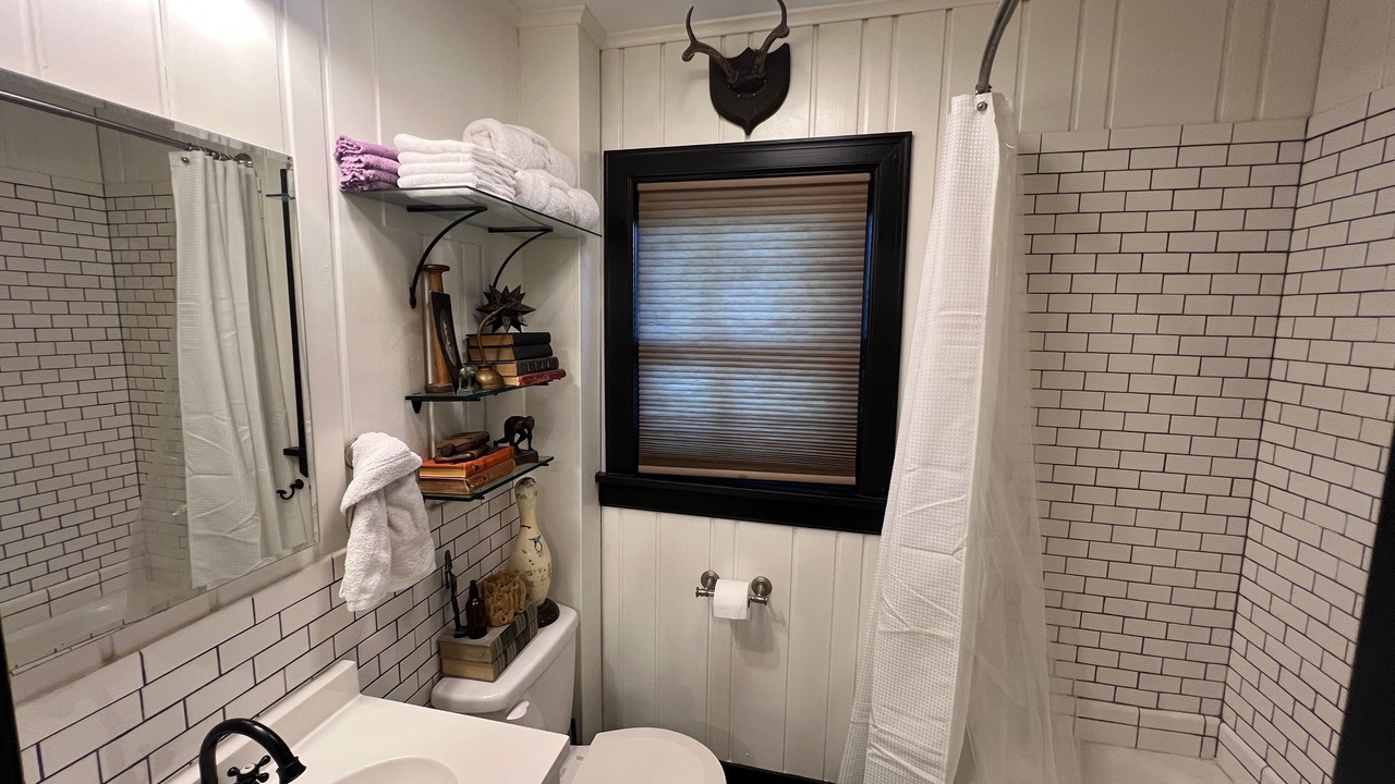 Photo of Bathroom in College Hill