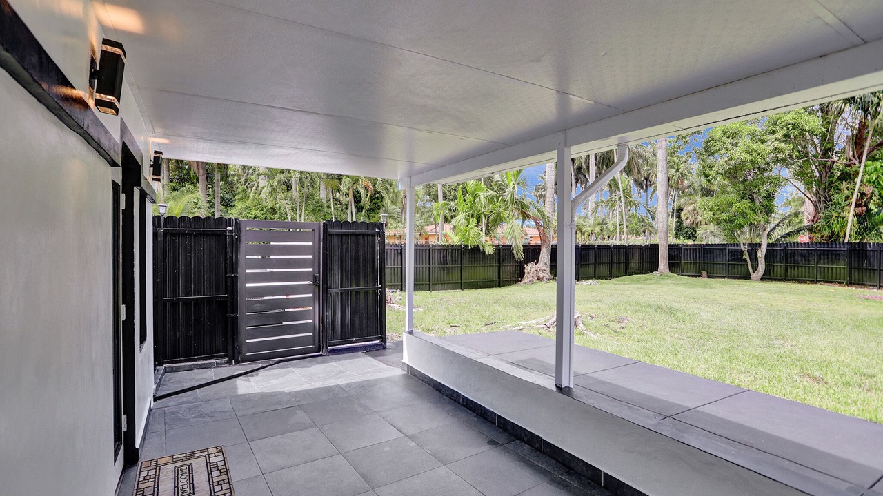 Photo of Patio Balcony in Golden Glades