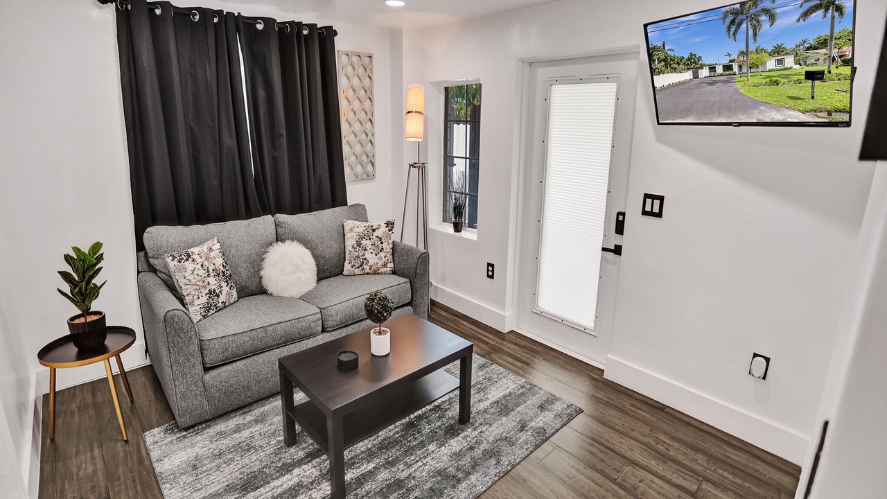Photo of Livingroom in Golden Glades