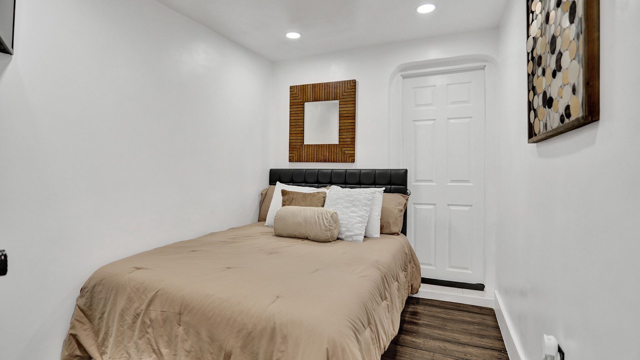 Photo of Bedroom in Golden Glades