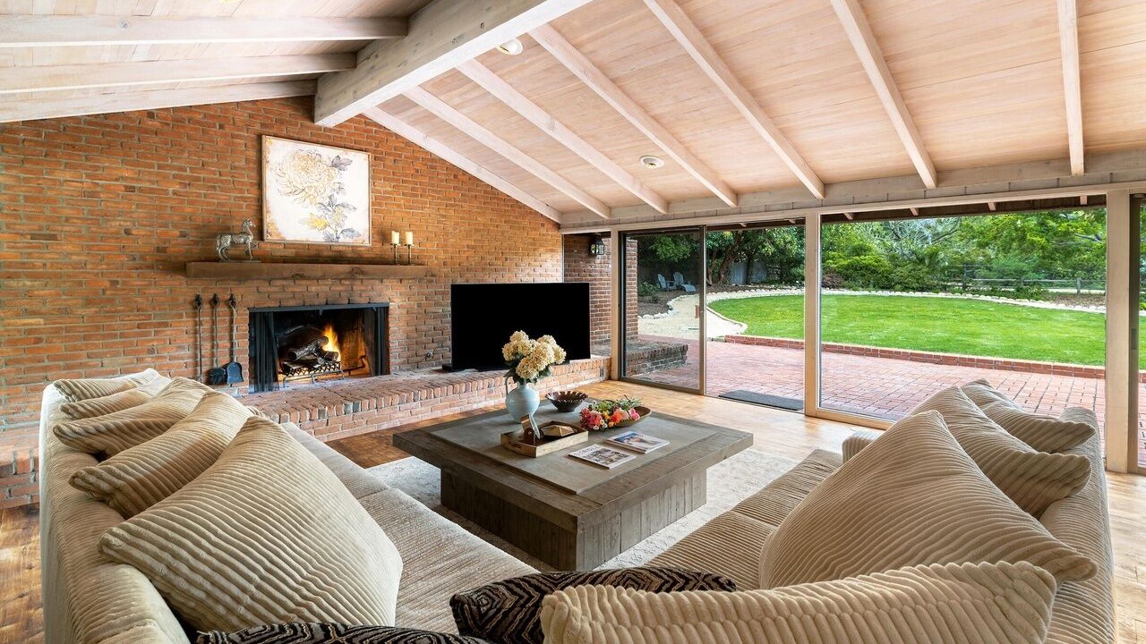 Photo of Livingroom in Hope Ranch