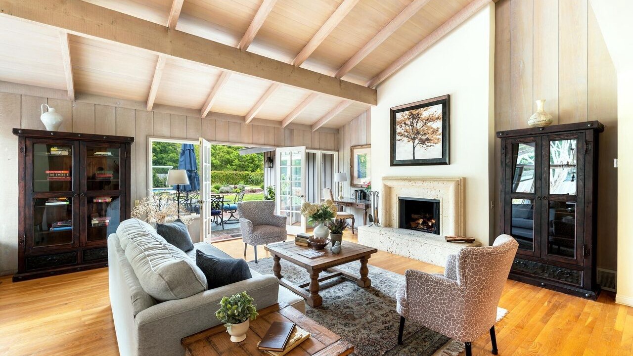 Photo of Livingroom in Hope Ranch